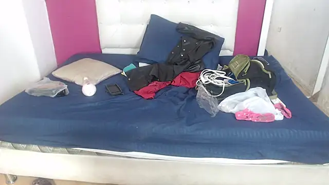 Snapshot of nextdoor_fantasy1 chatting on 4, 12, 2025 nextdoor fantasy1 online show from 4, 12, 2025