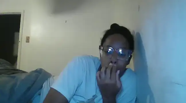 Snapshot of madamsensuale chatting on 7, 12, 2024 madamsensuale online show from 7, 12, 2024