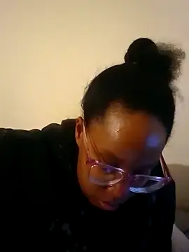 Snapshot of madamsensuale chatting on 2, 1, 2025 madamsensuale online show from 2, 1, 2025