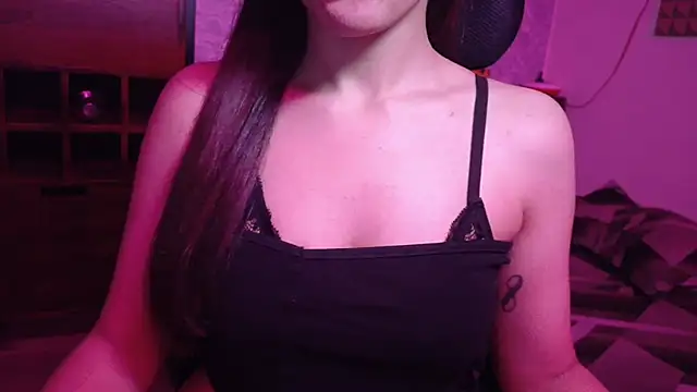 Snapshot of MidnightFlame chatting on 12, 10, 2025 MidnightFlame online show from 12, 10, 2025