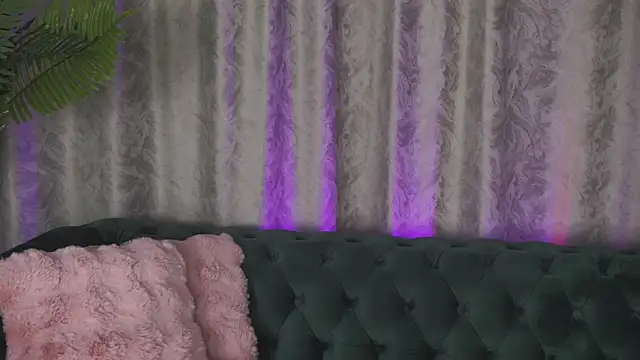 Snapshot of FoxieJullia chatting on 2, 2, 2025 FoxieJullia online show from 2, 2, 2025