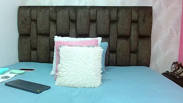 Snapshot of JuanitaDelMar chatting on 11, 2, 2025 JuanitaDelMar online show from 11, 2, 2025