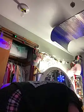 gurlnips online show from 8, 2, 2025