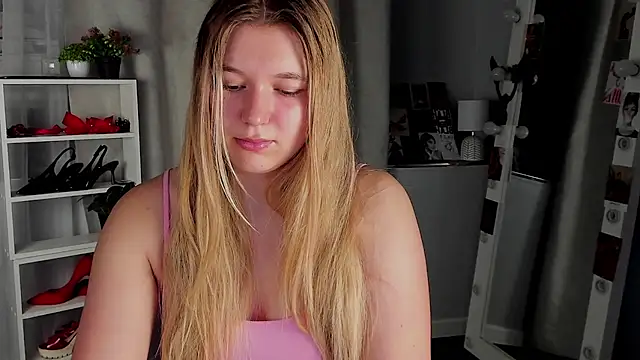 Snapshot of Rebecca_Kelly chatting on 6, 10, 2025 Rebecca Kelly online show from 6, 10, 2025