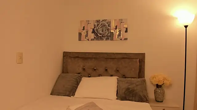 DarlinJones online show from 9, 1, 2025