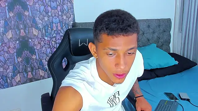 Snapshot of dominic_smith_ chatting on 13, 1, 2025 dominic smith online show from 13, 1, 2025