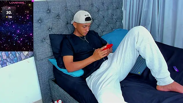 Snapshot of dominic_smith_ chatting on 22, 1, 2025 dominic smith online show from 22, 1, 2025