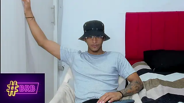 Snapshot of dominic_smith_ chatting on 3, 3, 2025 dominic smith online show from 3, 3, 2025