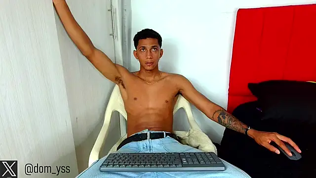 Snapshot of dominic_smith_ chatting on 6, 3, 2025 dominic smith online show from 6, 3, 2025