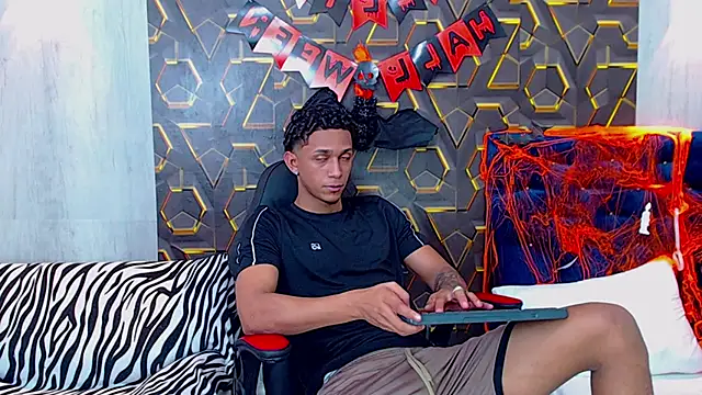 Snapshot of dominic_smith_ chatting on 26, 10, 2025 dominic smith online show from 26, 10, 2025