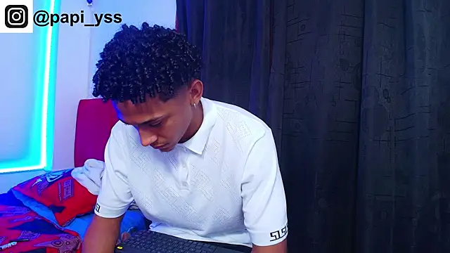 Snapshot of dominic_smith_ chatting on 12, 11, 2025 dominic smith online show from 12, 11, 2025