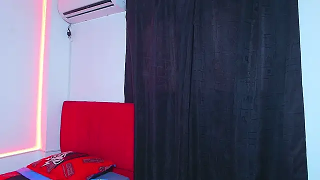 Snapshot of dominic_smith_ chatting on 28, 11, 2025 dominic smith online show from 28, 11, 2025