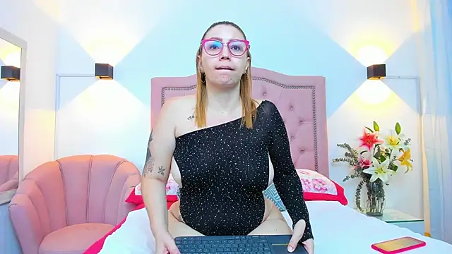 IsisDuzan online show from 1, 3, 2025