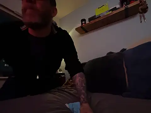 Tattooednakedguy online show from 27, 3, 2026