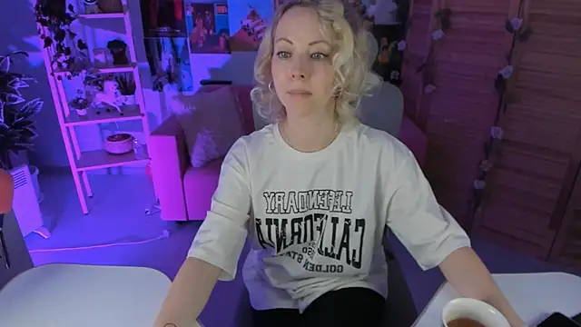 LylithSkye online show from 22, 2, 2025