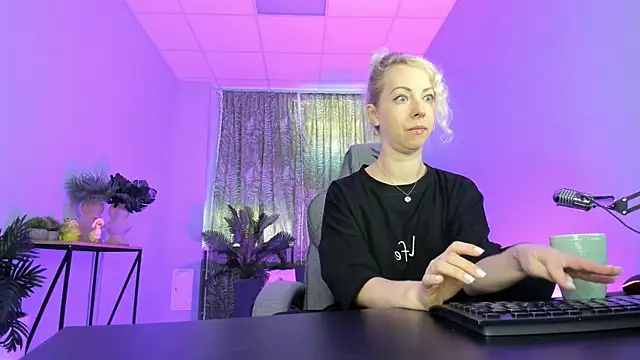 LylithSkye online show from 10, 9, 2025