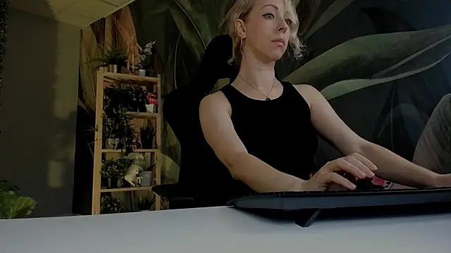 LylithSkye online show from 19, 11, 2025