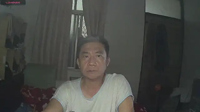 Snapshot of YuHsuant chatting on 12, 3, 2025 YuHsuant online show from 12, 3, 2025