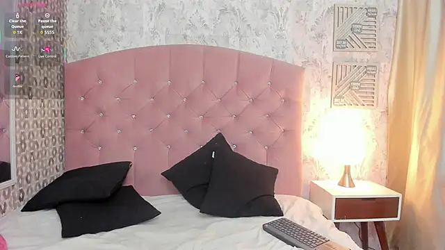Snapshot of zoe_alanaa chatting on 6, 10, 2025 zoe alanaa online show from 6, 10, 2025