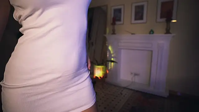 Snapshot of Leona_Mell chatting on 5, 2, 2025 Leona Mell online show from 5, 2, 2025