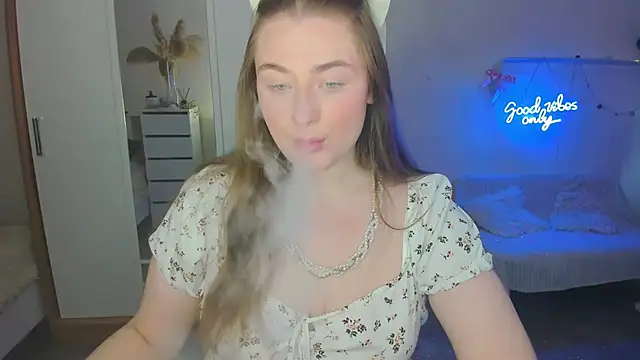 Snapshot of Demure_Smile chatting on 9, 2, 2025 Demure Smile online show from 9, 2, 2025