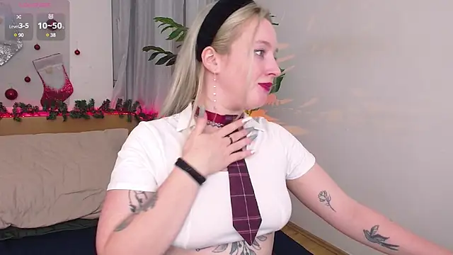 Snapshot of Nicole__Aniston_ chatting on 4, 1, 2025 Nicole  Aniston  online show from 4, 1, 2025