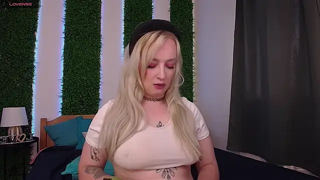 Snapshot of Nicole__Aniston_ chatting on 28, 9, 2025 Nicole  Aniston  online show from 28, 9, 2025