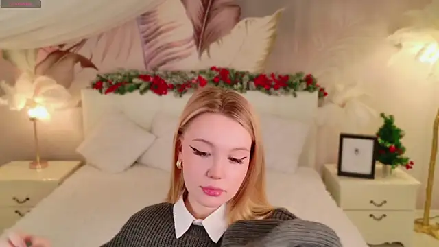 Snapshot of AliceMorr chatting on 18, 12, 2024 AliceMorr online show from 18, 12, 2024