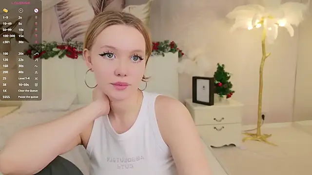 Snapshot of AliceMorr chatting on 23, 12, 2024 AliceMorr online show from 23, 12, 2024