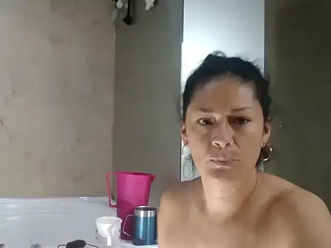 Snapshot of hornymilf_69xxx chatting on 6, 4, 2026 hornymilf 69xxx online show from 6, 4, 2026