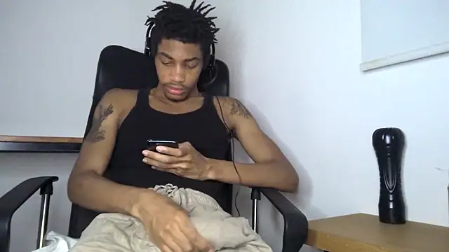 Snapshot of Skinnyblackman chatting on 24, 5, 2026 Skinnyblackman online show from 24, 5, 2026