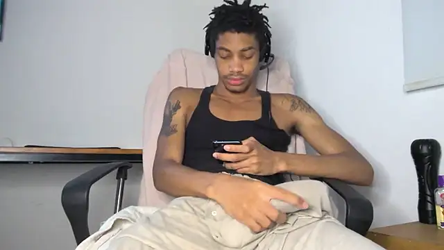 Snapshot of Skinnyblackman chatting on 8, 6, 2026 Skinnyblackman online show from 8, 6, 2026