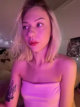 Snapshot of _urbestie_ chatting on 4, 7, 2026 urbestie online show from 4, 7, 2026