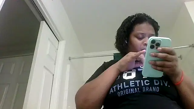 Prettynthick12 online show from 15, 2, 2026