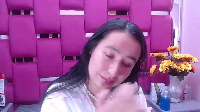 NaomyPrinces online show from 6, 1, 2025