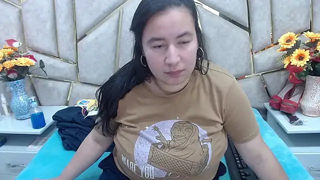 NaomyPrinces online show from 19, 2, 2025