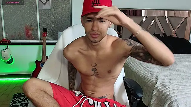 Snapshot of Damon__333 chatting on 15, 11, 2025 Damon 333 online show from 15, 11, 2025