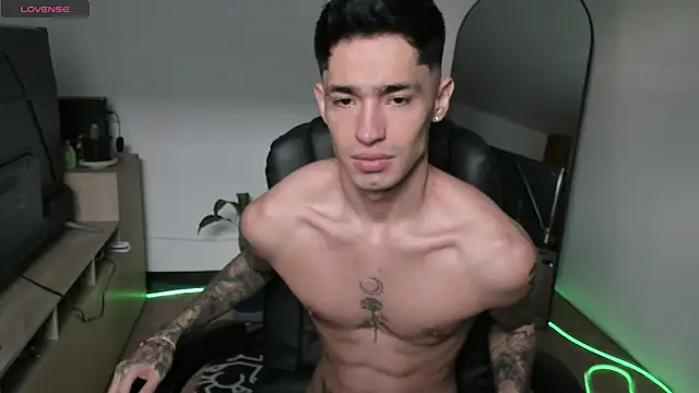 Snapshot of Damon__333 chatting on 22, 12, 2025 Damon 333 online show from 22, 12, 2025