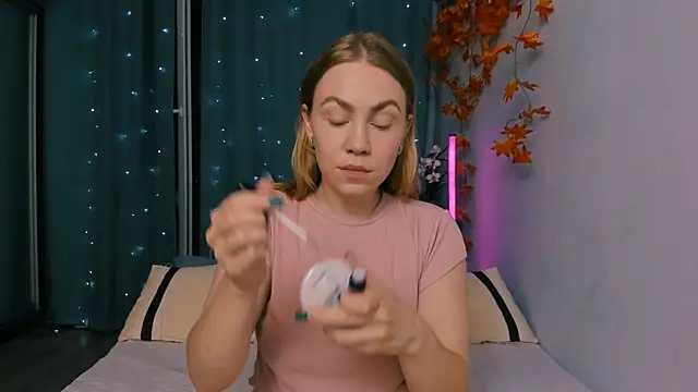 Snapshot of InsatiableFoxX chatting on 21, 9, 2025 InsatiableFoxX online show from 21, 9, 2025