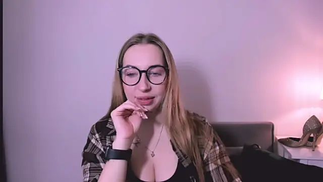 AriaDesire online show from 19, 4, 2026