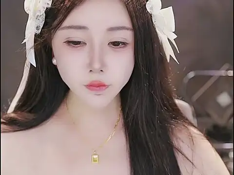 Qiaoqiao  online show from 12, 11, 2025