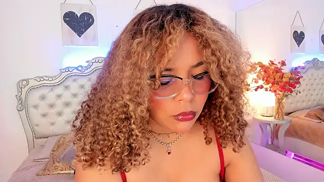 NiaColusi online show from 4, 11, 2025