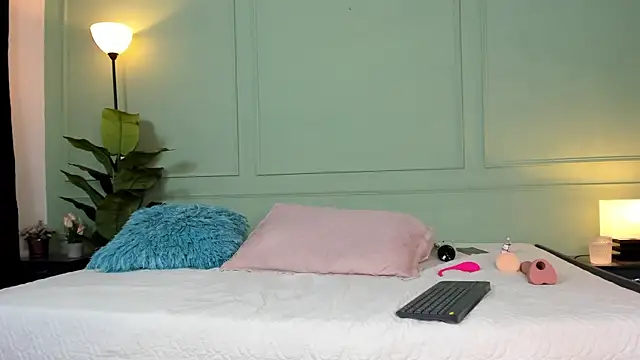Snapshot of Emma_Rosess chatting on 13, 12, 2024 Emma Rosess online show from 13, 12, 2024
