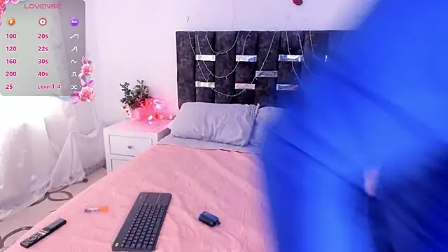 Snapshot of sharonmiller_2_ chatting on 30, 12, 2024 sharonmiller 2 online show from 30, 12, 2024