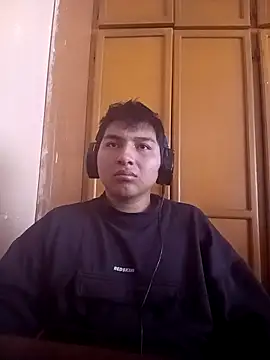 Snapshot of LoganFinds chatting on 30, 11, 2025 LoganFinds online show from 30, 11, 2025