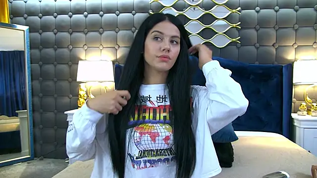 LeyaCass online show from 10, 9, 2025