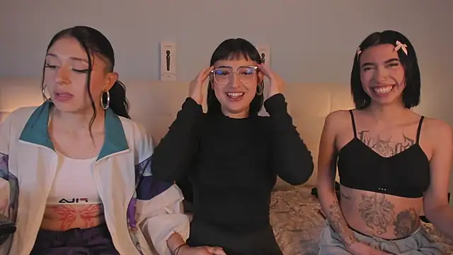 Cintya Kros online show from 1, 2, 2025