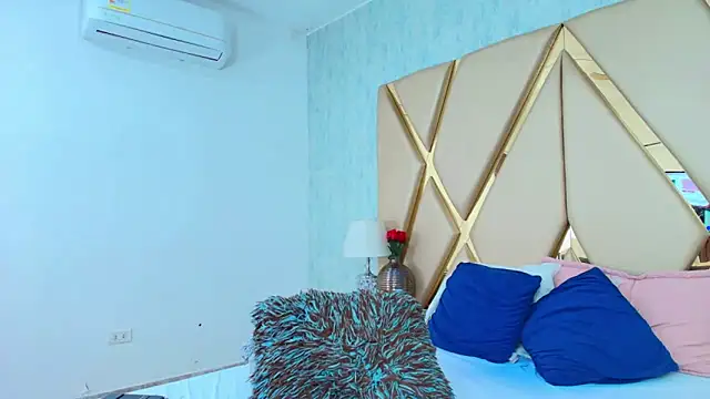 NicoleEsposito online show from 24, 1, 2025