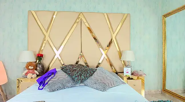 NicoleEsposito online show from 12, 2, 2025