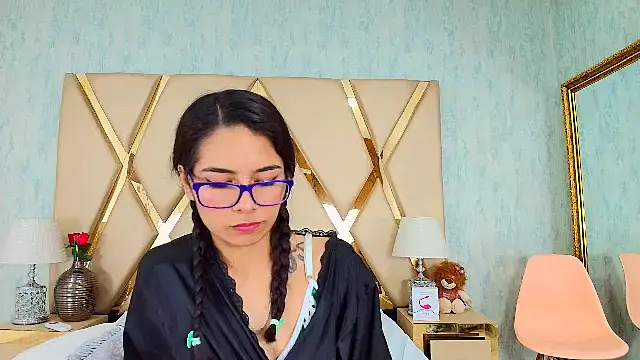 NicoleEsposito online show from 25, 2, 2025